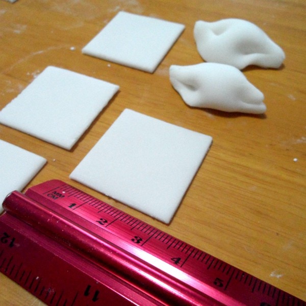 Measuring and Cutting Fondant